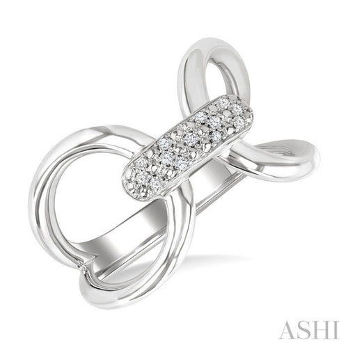 1/10 Ctw Accent Round Cut Diamond Bold Fashion Ring in Sterling Silver