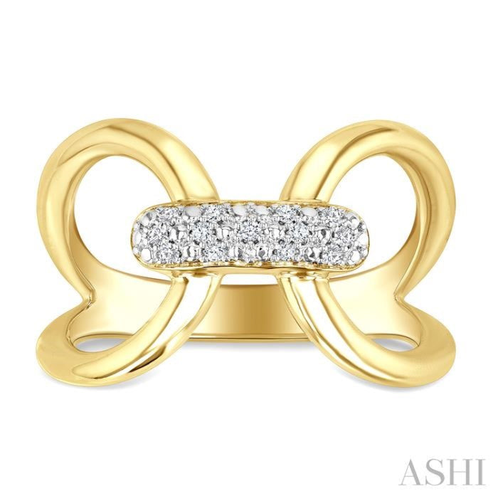 1/10 Ctw Accent Round Cut Diamond Bold Fashion Ring in Yellow Gold Vermeil