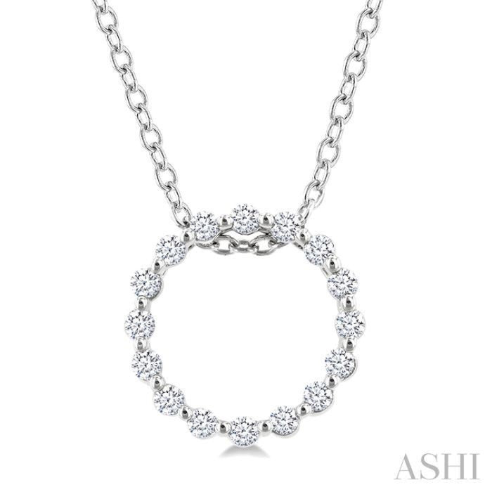 1/10 Ctw Circle Round Cut Diamond Pendant With Chain in Sterling Silver
