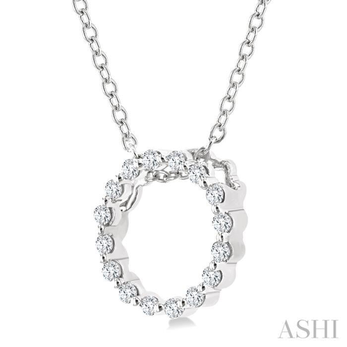1/10 Ctw Circle Round Cut Diamond Pendant With Chain in Sterling Silver