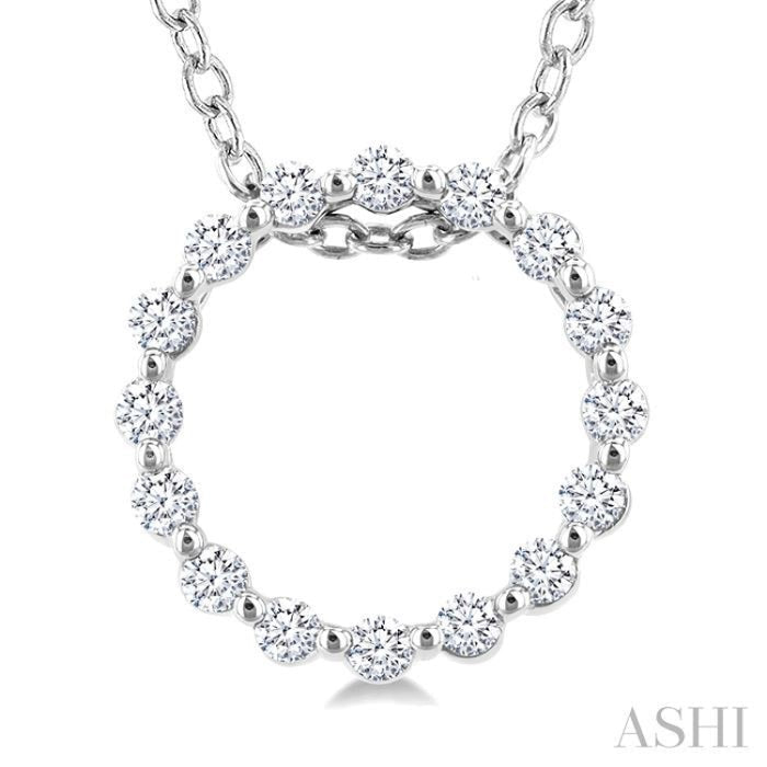 1/10 Ctw Circle Round Cut Diamond Pendant With Chain in Sterling Silver