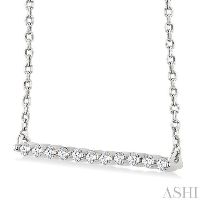 1/10 Ctw Petite Bar Round Cut Diamond Pendant With Chain in Sterling Silver