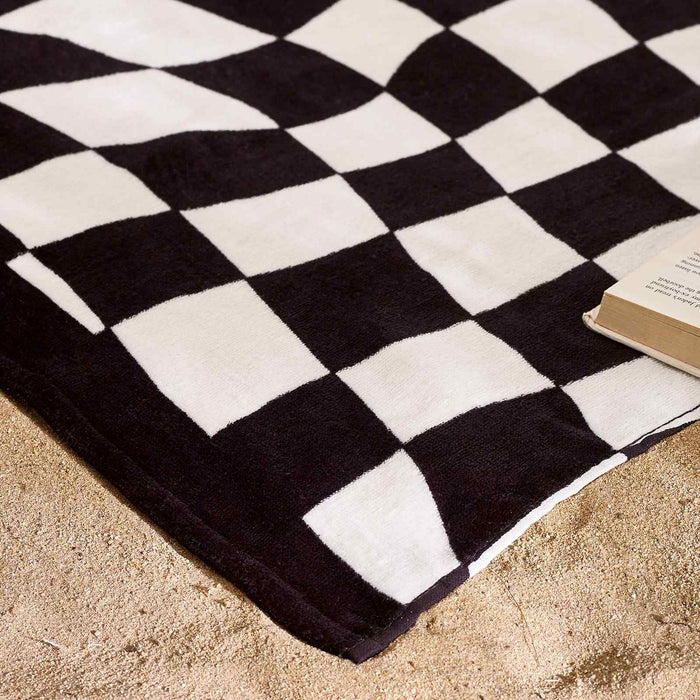 checkerboard-black-white-beach-towel